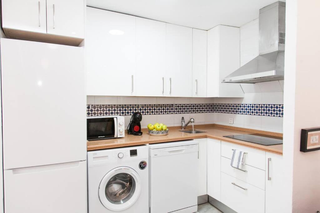Idyllic & Loveliest With Patio.private Parking Apartamento