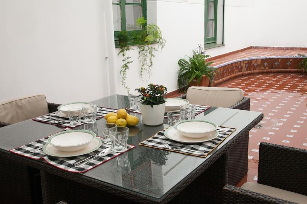 Idyllic & Loveliest With Patio.private Parking Sevilla