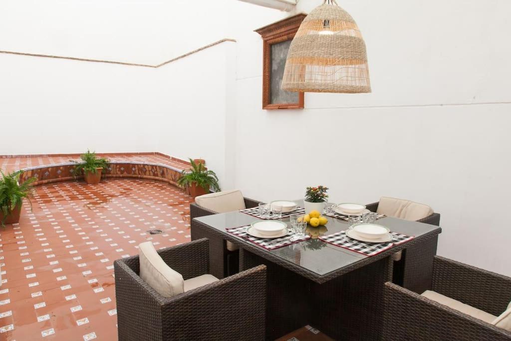 Apartamento Idyllic & Loveliest With Patio.private Parking Sevilla